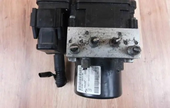Mazda 3 II ABS Pump 8V612C405CA