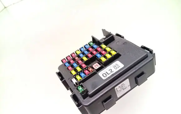KIA Sportage Fuse module 91950D9880