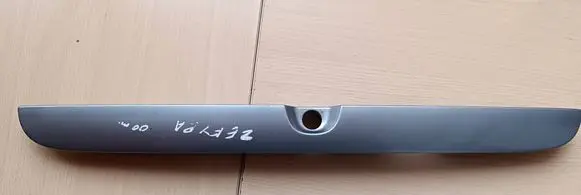 Opel Zafira A Trunk door license plate light bar 90579631 22256