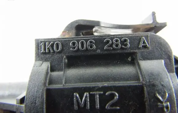 Volkswagen Touran I Turbo solenoid valve 1K0906283A