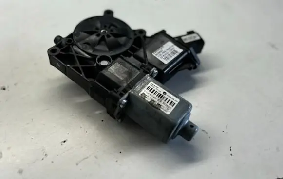 Chevrolet Camaro Front door window regulator motor 3130034193