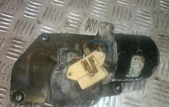 Isuzu Trooper Wiper motor