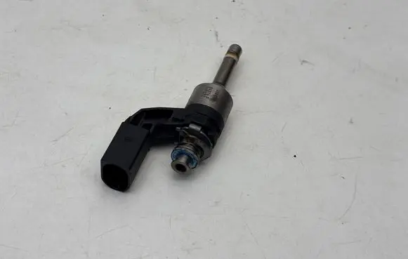 Volkswagen Eos Fuel injector 03C906036F