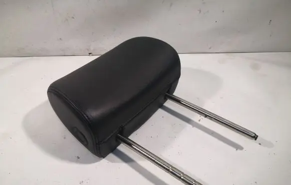 Volkswagen PASSAT B6 Front seat headrest 