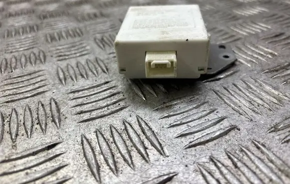 Toyota Sienna XL20 II Central locking relay 208941110