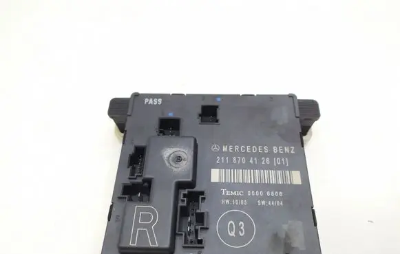 Mercedes-Benz E W211 Door control unit/module 2118704126