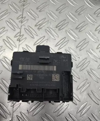 Volkswagen PASSAT B8 Door control unit/module 5Q0959593K 5Q0959593F