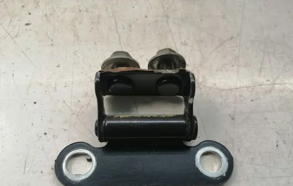 Toyota Verso Tailgate/trunk/boot hinge 6881005010