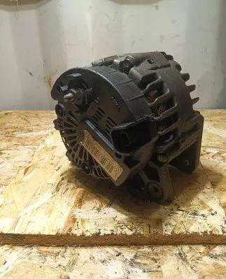Renault Kangoo I Generator/alternator 231000026R 2606272B TG15C146