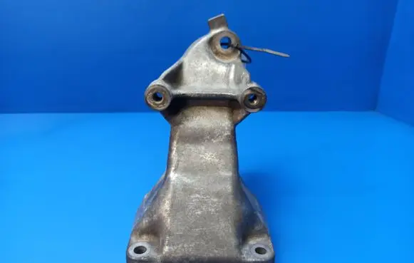 Mercedes-Benz E W211 Engine mounting bracket A6112230704