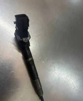 Volvo V70 Fuel injector 31405404