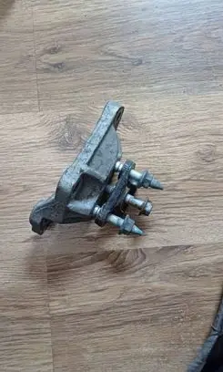 Honda Civic Engine mounting bracket