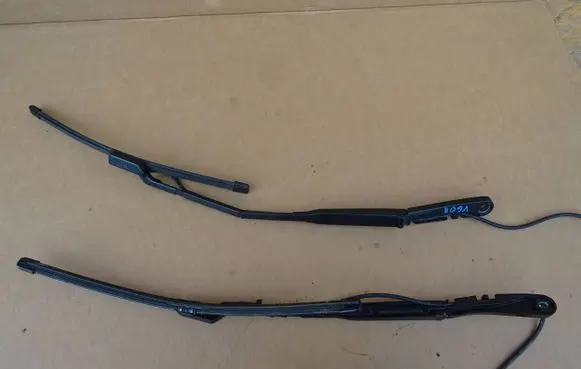 Volvo V60 Front wiper blade arm 31693538 31693537