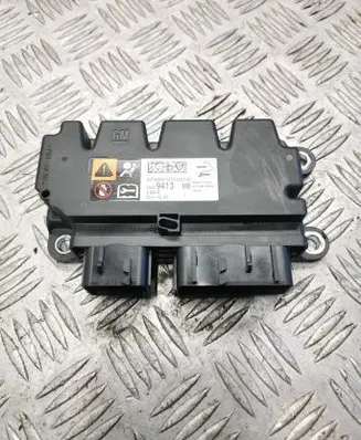 Opel Astra J Airbag control unit/module 13589413