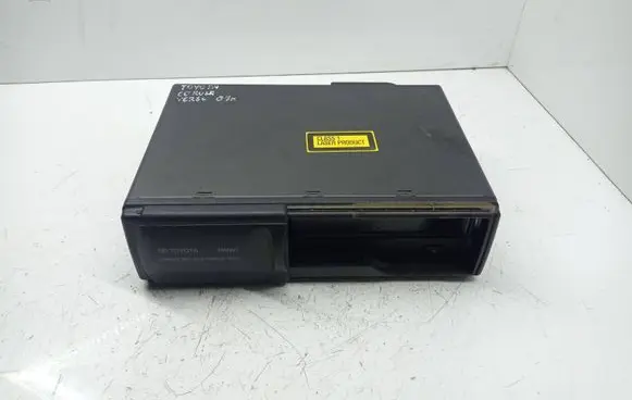 Toyota Corolla Verso AR10 CD/DVD changer 0860100911