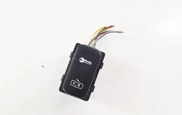 Skoda Octavia Mk2 (1Z) Central locking switch button 