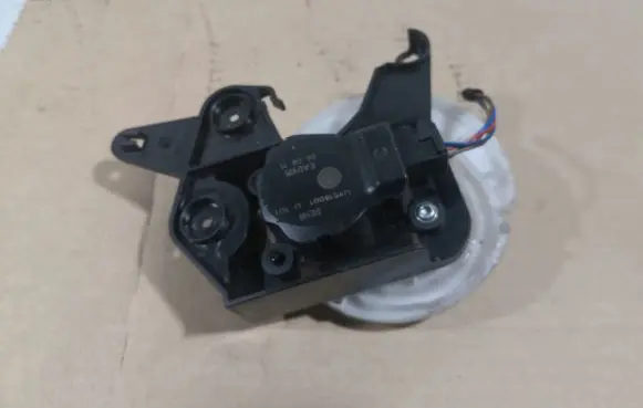 Opel Astra J A/C air flow flap actuator/motor U9518001