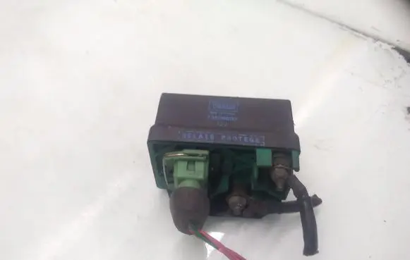 Peugeot 406 Glow plug pre-heat relay 73506802