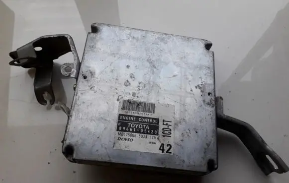 Toyota Avensis T220 Engine control unit/module MB1758005034 MB175800-5034