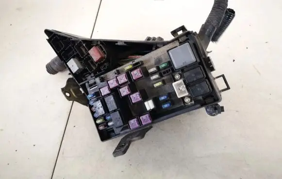 Subaru Legacy Fuse box set mb100200b