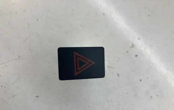 Nissan Qashqai Hazard light switch