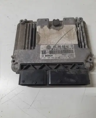Volkswagen Golf V Engine control unit/module 03C906016AJ 0261S05808 02C907309A
