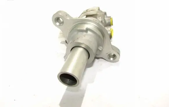 Fiat 500L Master brake cylinder