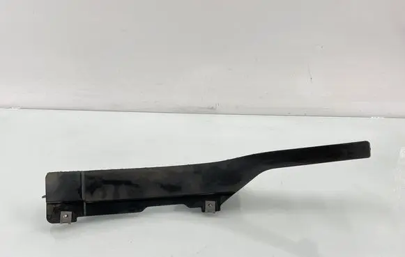 Audi Q7 4M Front splash guards bracket 4M0853888C