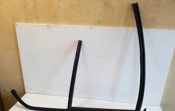 Volvo XC40 Rubber seal rear door window/glass 32237973