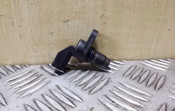 Volvo S60 Camshaft position sensor AS7112K073AA