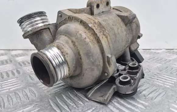 BMW 5 F10 F11 Water pump 7583836