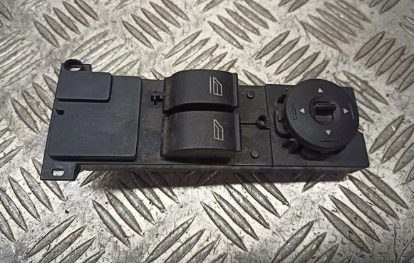 Ford Focus Front door window switch trim 7M5T-14529-BA