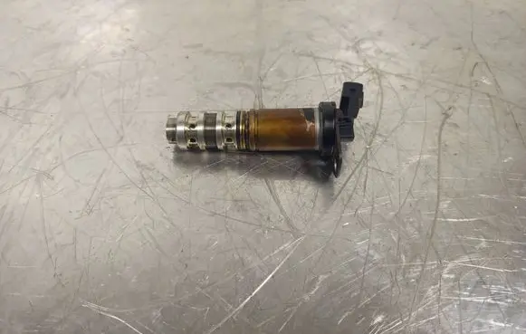 BMW 3 E90 E91 Camshaft vanos timing valve 7584115 13151279