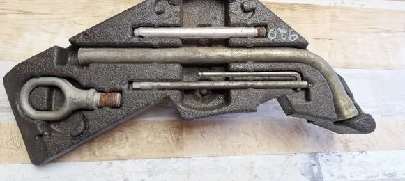 Volkswagen Touareg I Tool set 7L0012113
