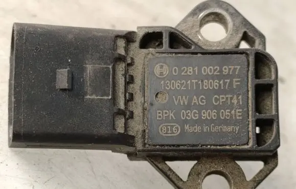 Volkswagen PASSAT B7 Air pressure sensor 0281002977 03G906051E 13062T180617F