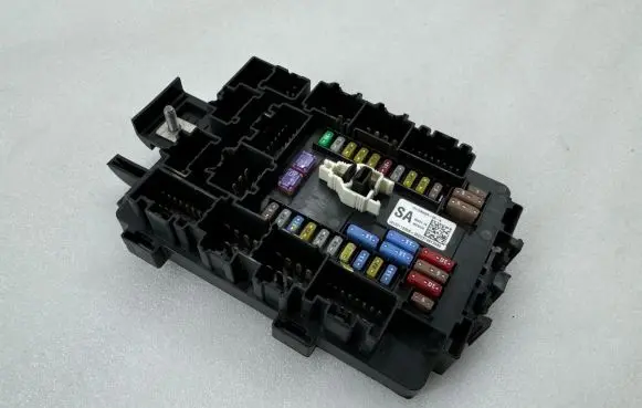 Tesla Model S Fuse module 103440900A 33119058 0522316613680
