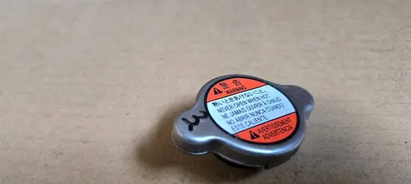 Suzuki Ignis Coolant expansion tank/reservoir cap 1792083E00