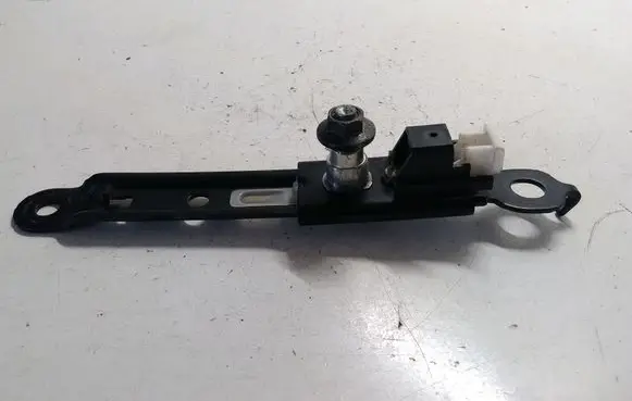 Toyota Auris 150 Seat belt height adjuster E563001