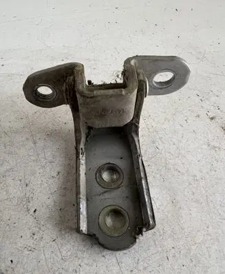 Toyota Land Cruiser (J120) Front door lower hinge 
