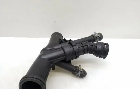 Audi A3 S3 8V Engine coolant pipe/hose 04L121071E