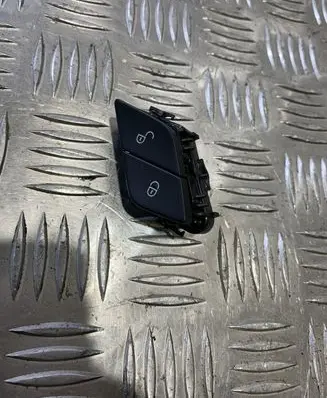 Mercedes-Benz C W205 Central locking switch button A2059055151