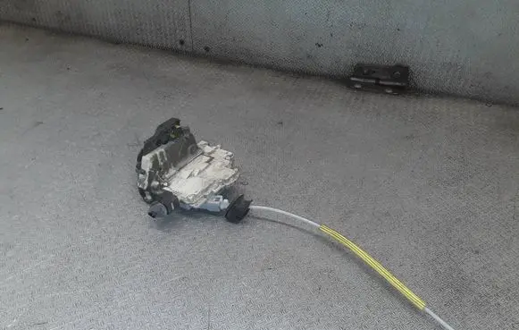 Audi A4 S4 B7 8E 8H Rear door lock 8E0839016AA