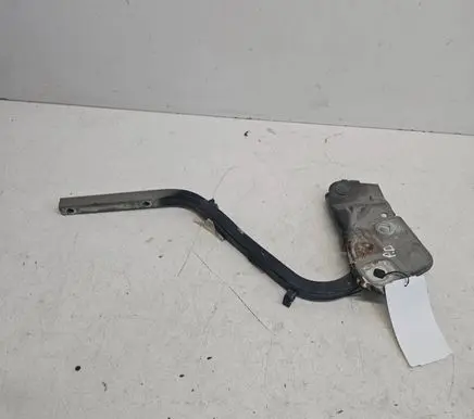 Engine bonnet/hood hinges