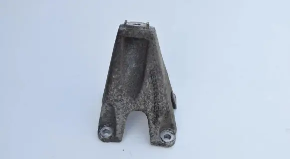 Audi A8 S8 D3 4E Engine mounting bracket 4E0199308