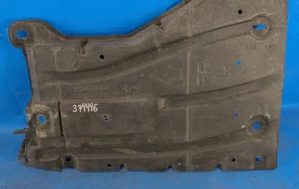 Toyota Prius (XW30) Engine splash shield/under tray 5816647020