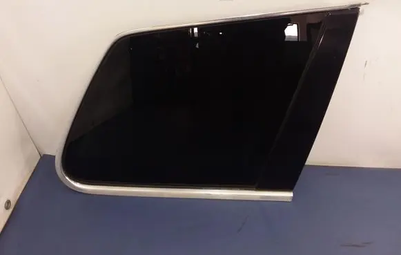 Volkswagen Touareg I Rear side window