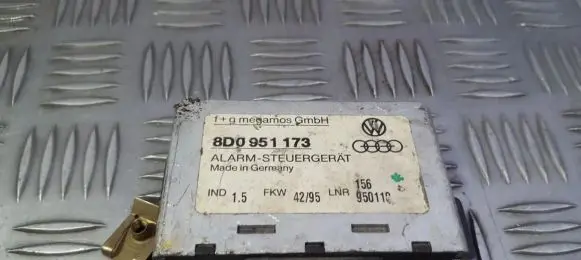 Audi A4 S4 B5 8D Alarm control unit/module 8D0951173 156950110