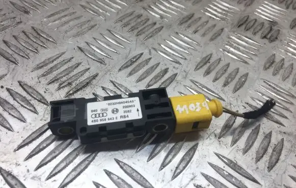 Audi A3 S3 8P Airbag deployment crash/impact sensor 4B0959643E 11039