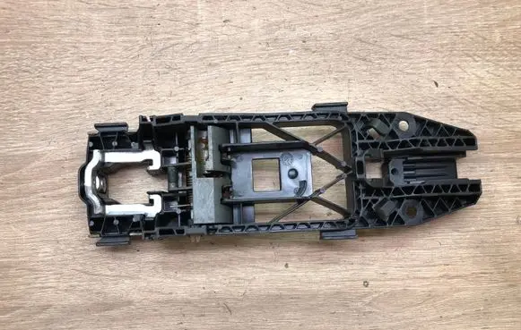 Rear door exterior handle/bracket