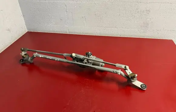 Front wiper linkage
